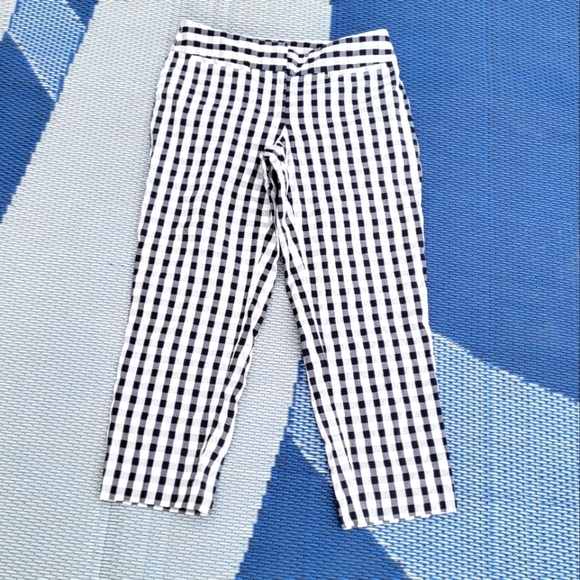 LOFT Pants - Final markdown ANN TAYLOR LOFT black and white 2 julie CROPPED pants (C7)